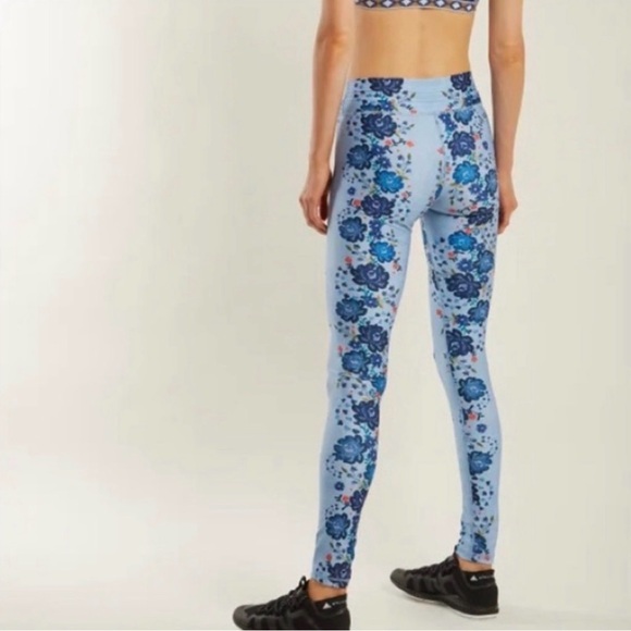 The Upside Leggings Denim Dahlia Performance Leggings Floral Print Sporty Preppy - Picture 2 of 9